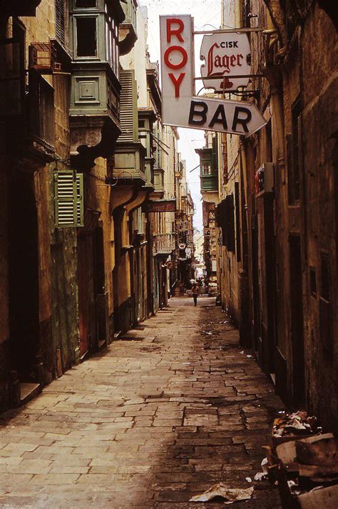 memories of the gut valletta.